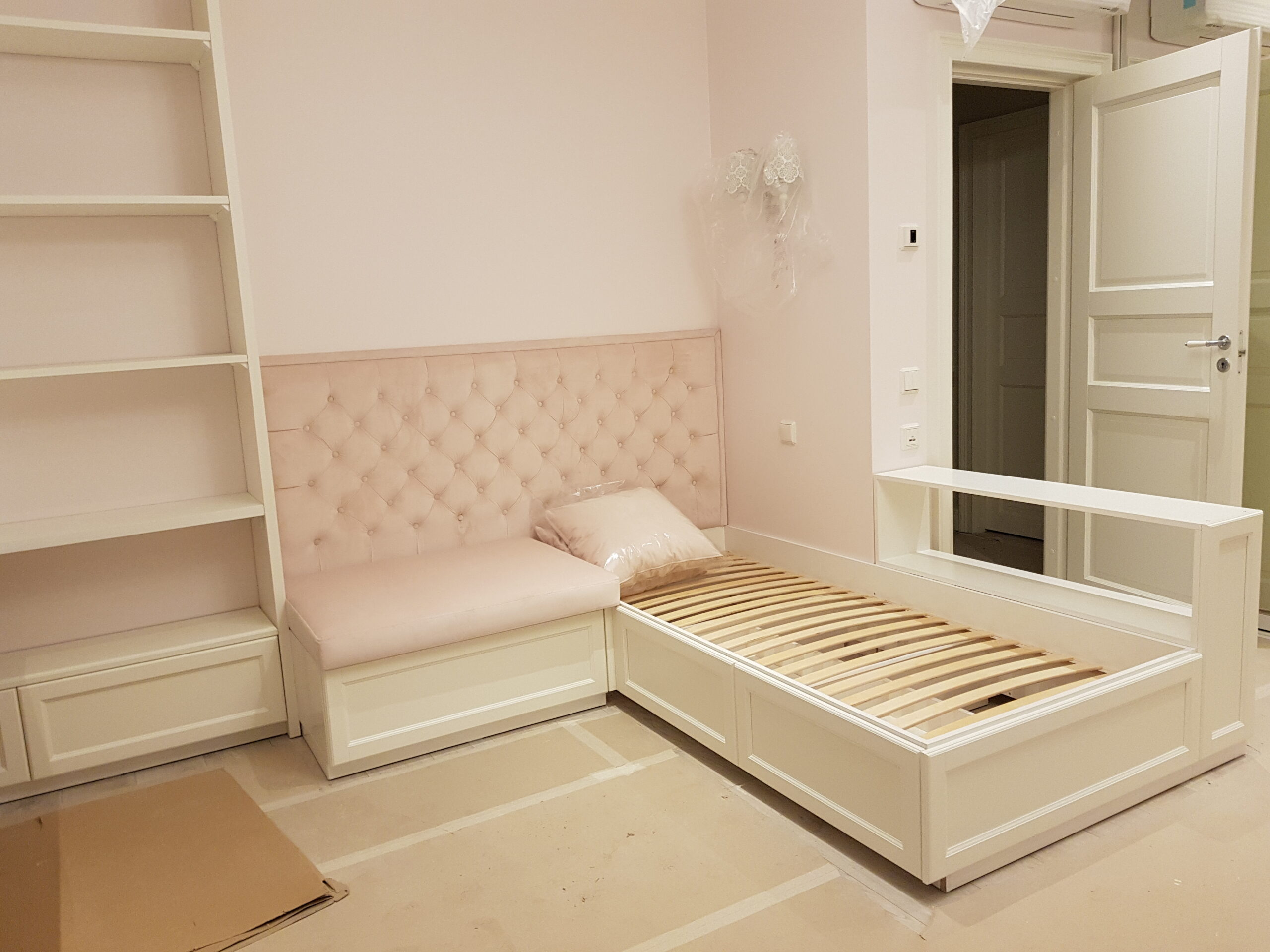 Magamistomööbel/valgustuse lahendus